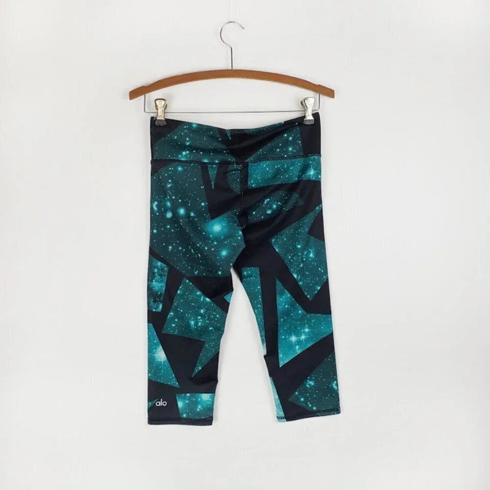 Alo Yoga Airbrush Capri Leggings Island Space Green Geometric Knicker Size XS